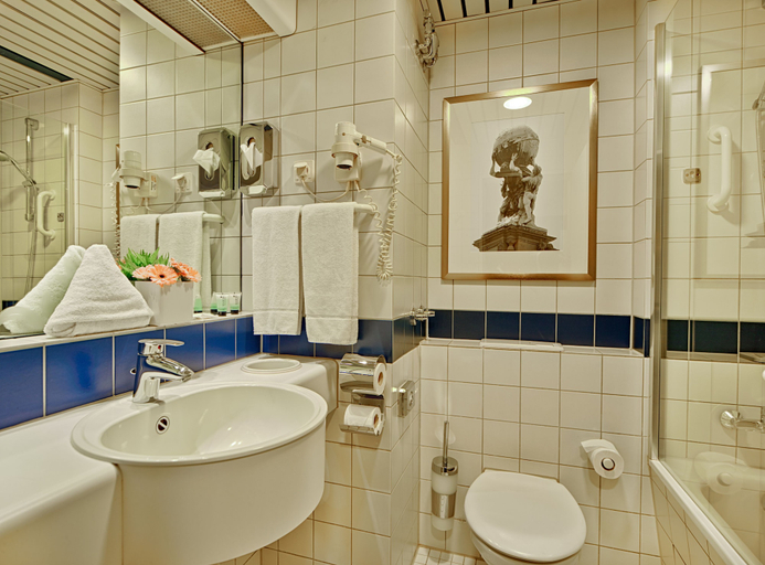 Bathroom 5, Trip Inn Frankfurt Nordwestzentrum, Frankfurt am Main