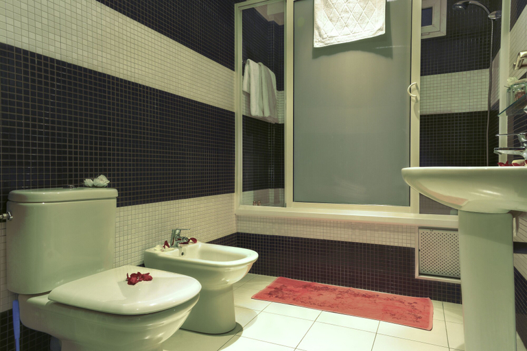 Bathroom 4, Hotel Rembrandt, Tanger-Assilah