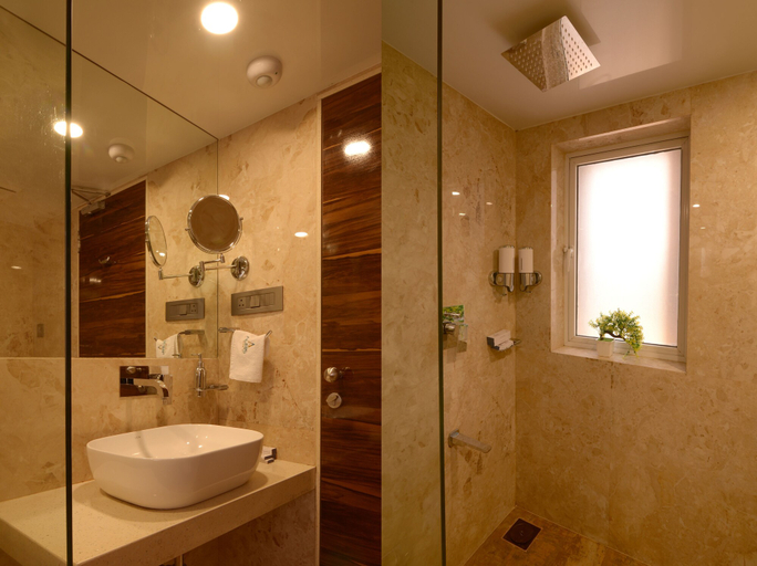 Bathroom 4, Hotel Auris & Banquets, Mumbai International Airport, Mumbai Suburban