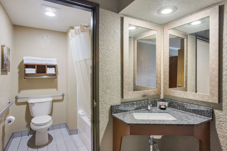 Bathroom 4, Best Western Harbour Pointe Lakefront, Mackinac