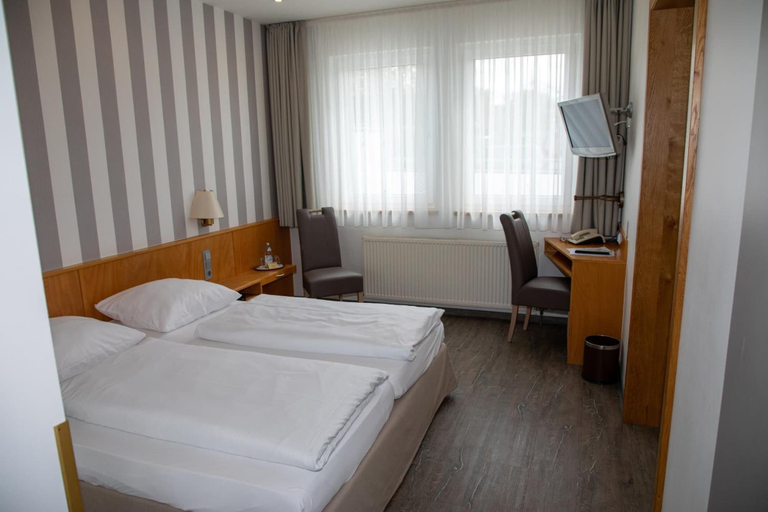 Bedroom 5, Landhotel Weserblick, Höxter