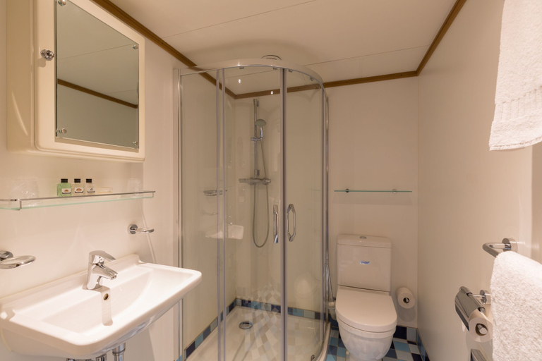 Bathroom 4, ss Rotterdam Hotel & Restaurants, Rotterdam