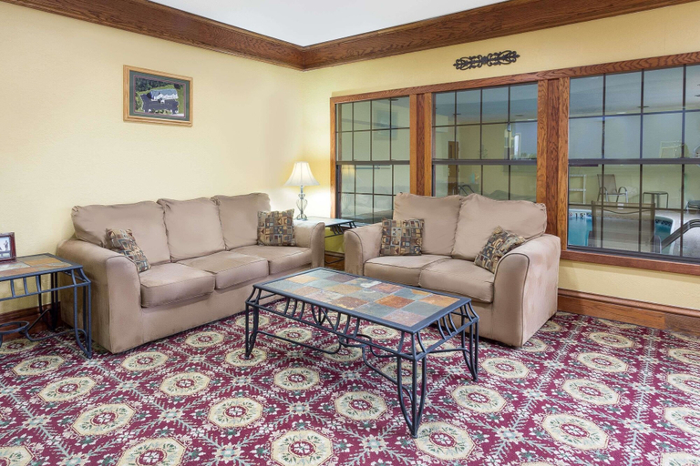 Others 5, Super 8 by Wyndham Freeport, Stephenson