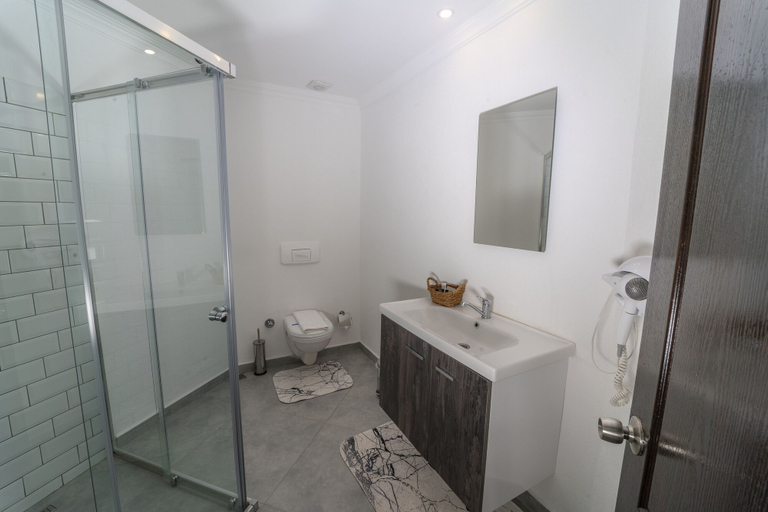 Bathroom 5, Flora Hotel Bodrum, Bodrum