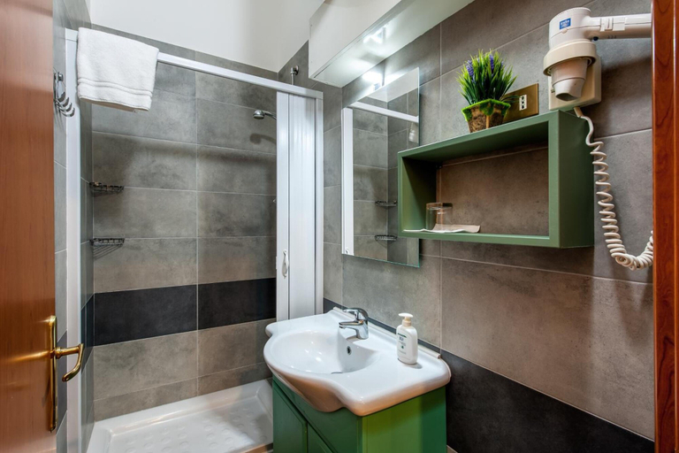 Bathroom 3, Alessandro a San Pietro Best Bed, Rome
