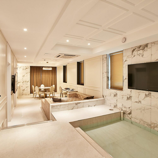 Hotel Wanted, Seo