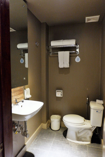 Bathroom 4, Kamusta Boutique Hotel, Malay