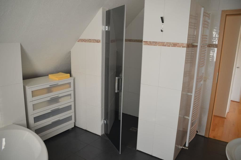 Bathroom 3, Bort Lodging, Viersen