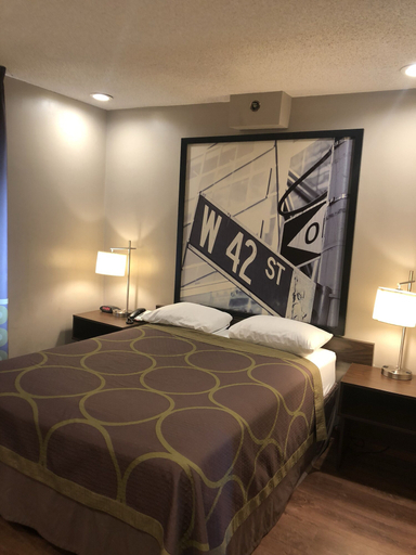 Bedroom 2, Super 8 by Wyndham Jamaica North Conduit, New York