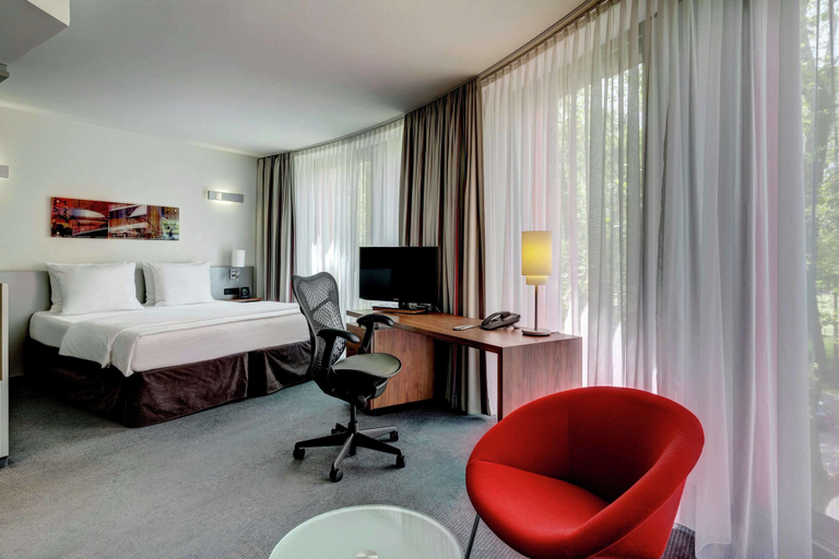 Bedroom 3, Hilton Garden Inn Stuttgart Neckar Park, Stuttgart