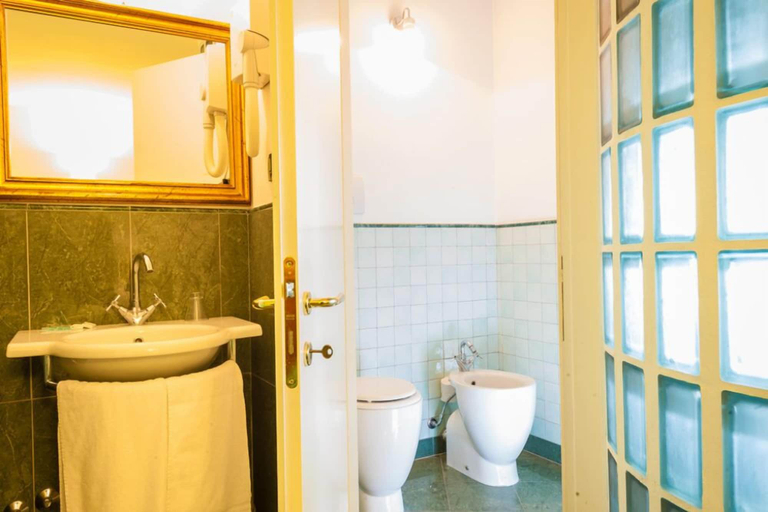 Bathroom 4, Hotel Ristorante Alla Vittoria, Mantua