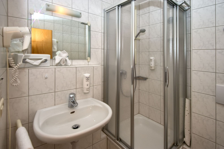 Bathroom 4, Jufa Hotel Schwarzwald, Breisgau-Hochschwarzwald