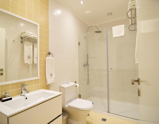 Bathroom 4, Rossio Apartments, Lisbon