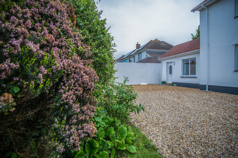 Exterior & Views 2, Shorelands - 1 Bedroom - Manorbier, Pembrokeshire