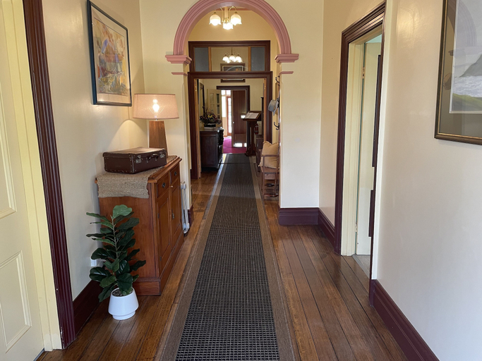 Others 4, Hanlon Guest House, Circular Head