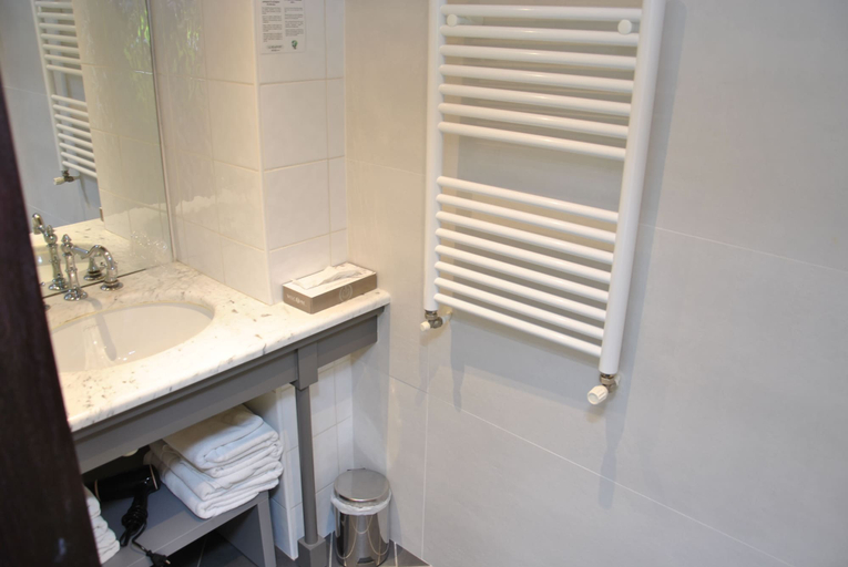 Bathroom 3, Beaufort, Ille-et-Vilaine