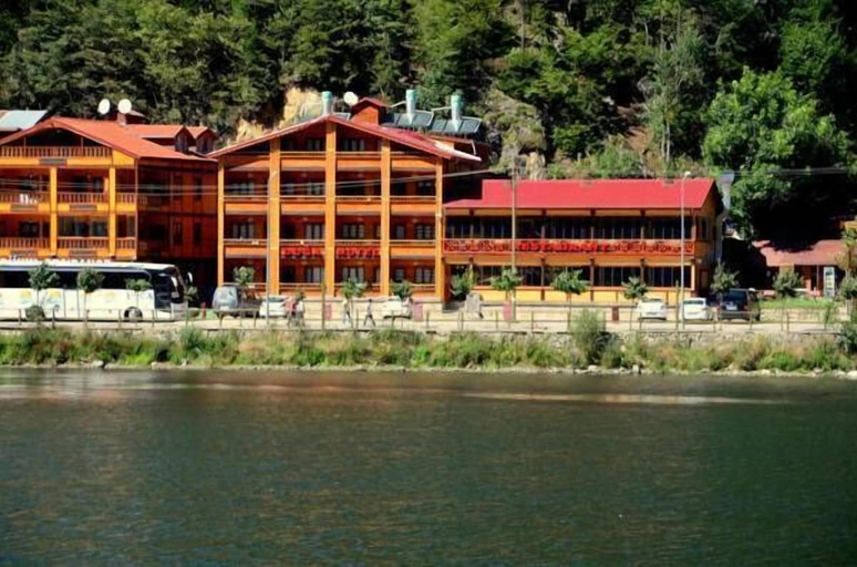 Exterior & Views