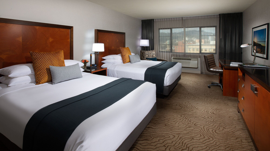 Bedroom 3, The Paramount Hotel, Multnomah