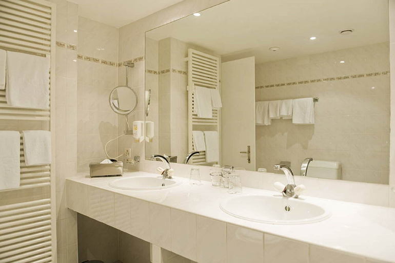 Bathroom 3, Wengener Hof Hotel, Interlaken
