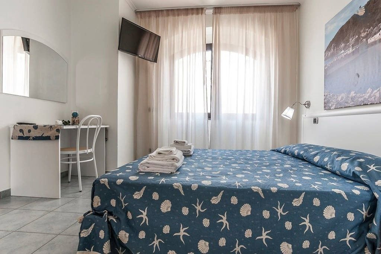 Bedroom 5, Hotel Tirreno, Latina