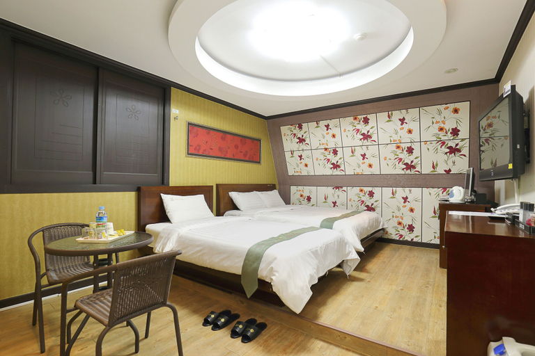 Bedroom 3, Suncheon Noblesse Hotel, Suncheon