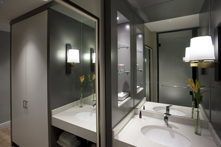 Bathroom 5, AVANI Gaborone Resort and Casino, Gaborone