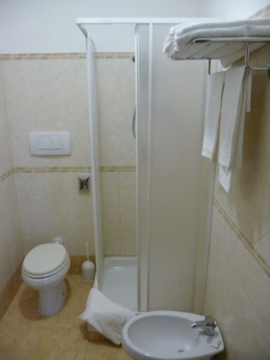 Bathroom 4, Corte Aragonese, Catania