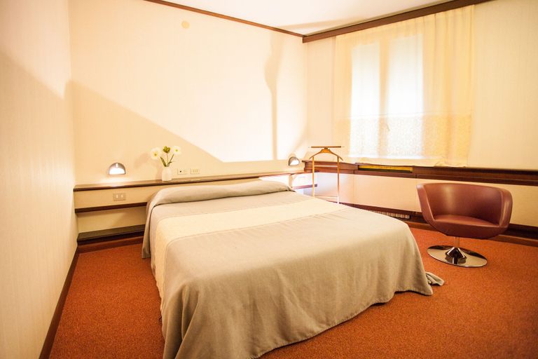 Bedroom 3, Hotel Italia, Cagliari