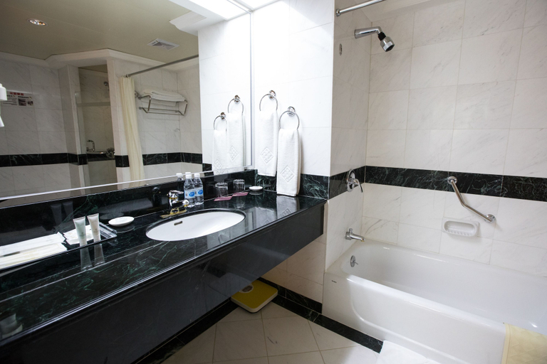 Bathroom 5, Golden Crown China Hotel, Macao