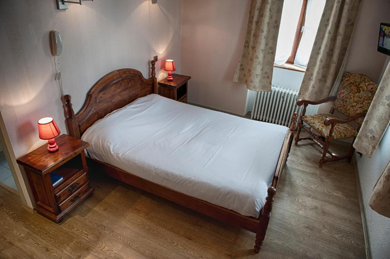 Bedroom 4, Logis Hotel De France St Andre, Isère
