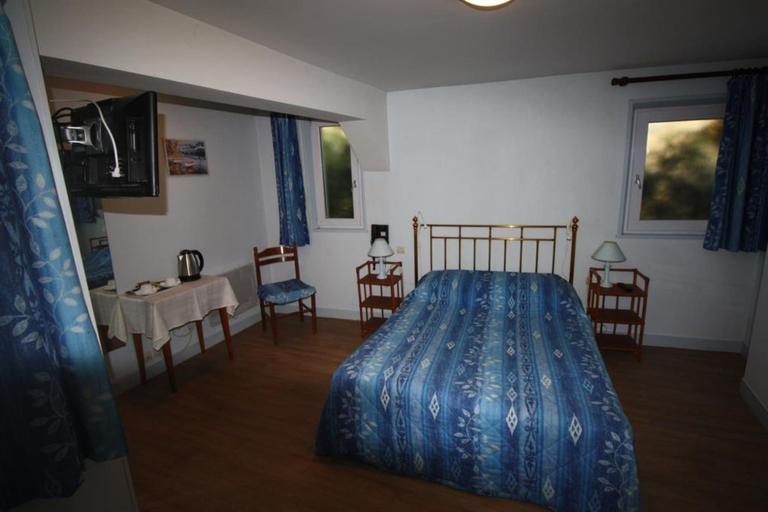 Bedroom 3, Hotel Restaurant Les Deux Sapins, Eure