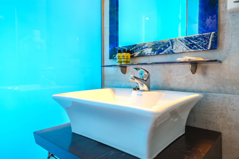 Bathroom 5, Forest Park Hotel, Crete