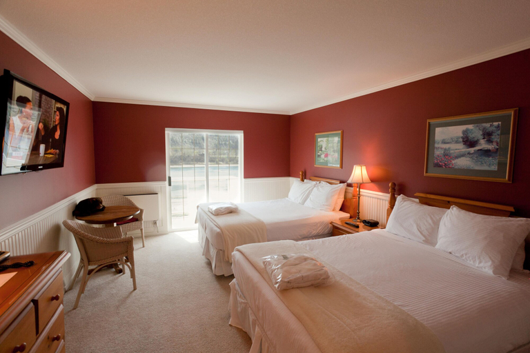 Bedroom 3, South Thompson Inn & Conference Centre, Thompson-Nicola