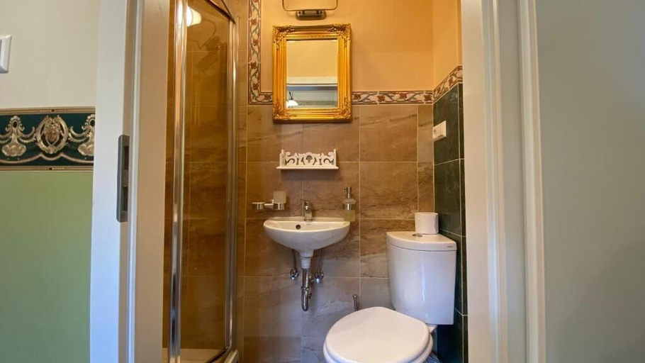 Bathroom 5, Hotel Löwenherz, Ortenaukreis