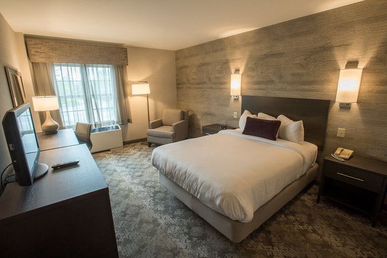 Bedroom 4, Normandy Farm Hotel and Conference Center, Montgomery