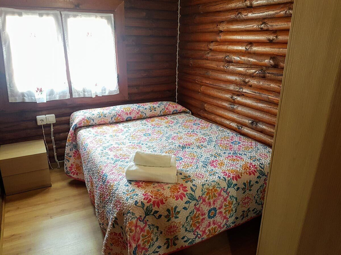 Bedroom 2, Camping Rio Nela, Burgos