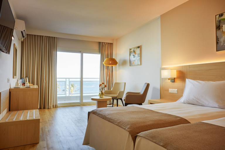 Bedroom 3, Hotel Las Arenas, Affiliated by Meliá, Málaga