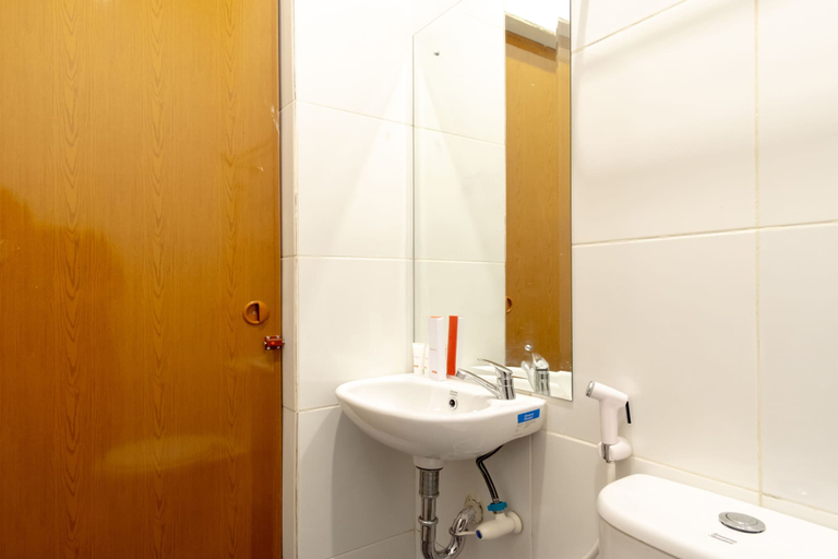 Bathroom 3, Hotel O Os Residence, Medan