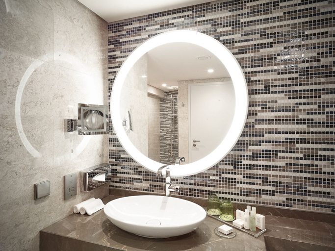 Bathroom 5, Crowne Plaza Bucharest by IHG, Municipiul Bucuresti