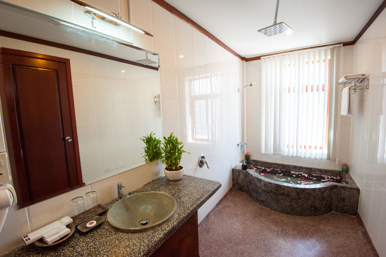 Bathroom 5, Okay Boutique Hotel, Phnom Penh