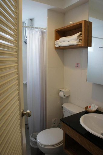 Bathroom 5, Chinotel, Phuket Island