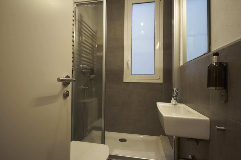 Bathroom 3, Bonavista Apartments - Passeig de Gracia, Barcelona
