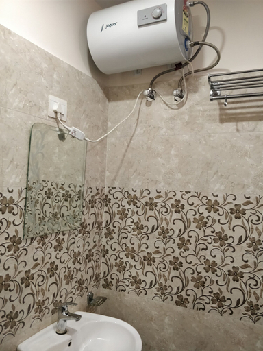 Bathroom 3, Central Hotel, Lucknow