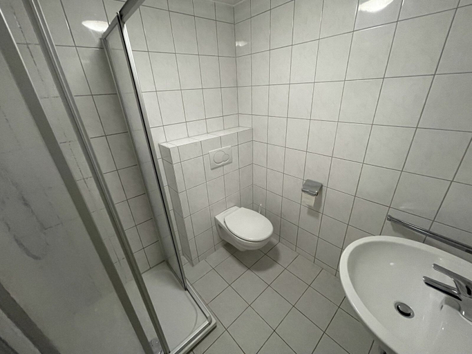 Bathroom 5, Beny Hotel Restaurant, Lörrach