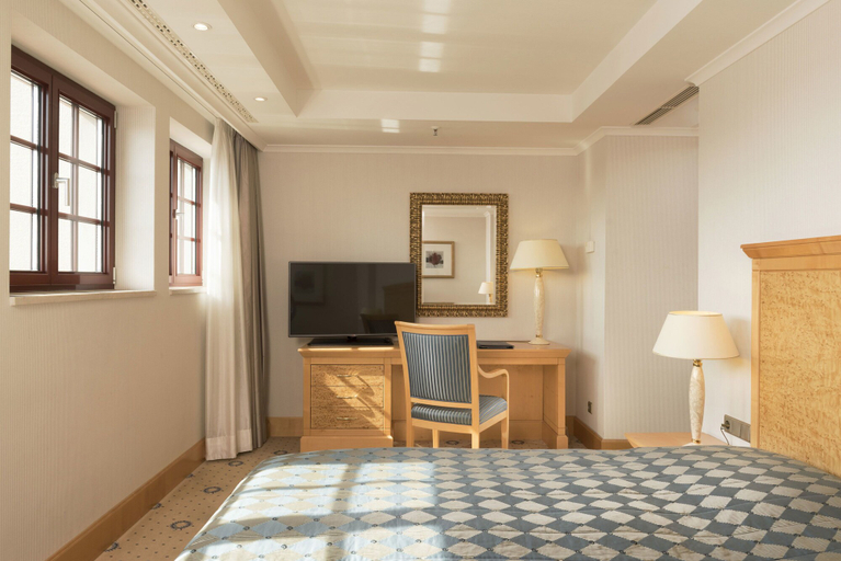 Bedroom 2, Maritim Hotel & Internationales Congress Center Dresden, Dresden
