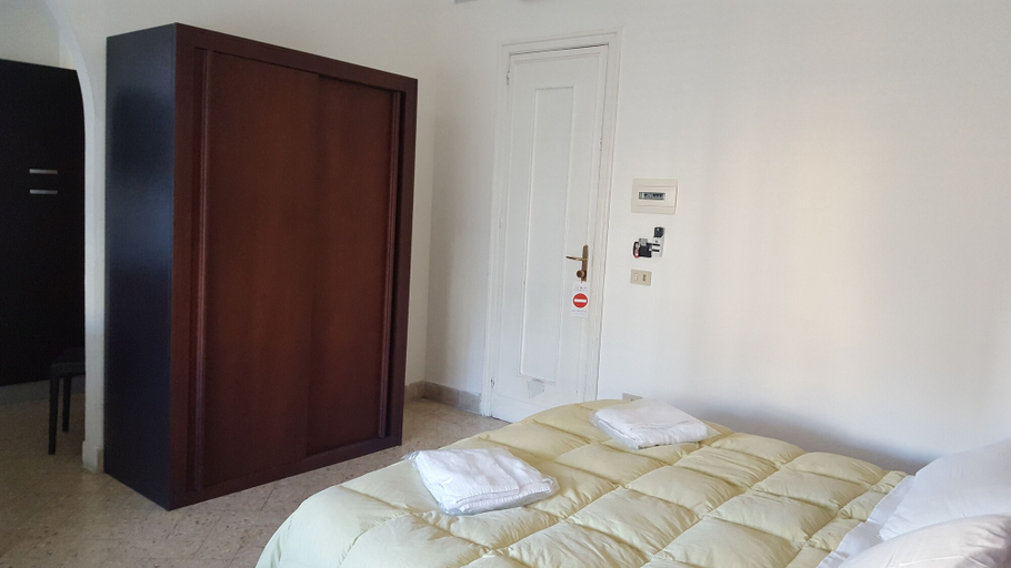 Bedroom 2, Double H Ungheria, Palermo