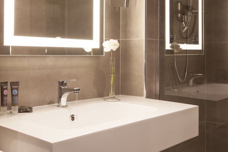 Bathroom 5, Novotel Brescia 2, Brescia