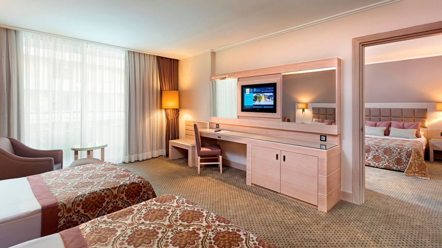 Bedroom 3, Miracle Resort Hotel - All Inclusive, Antalya