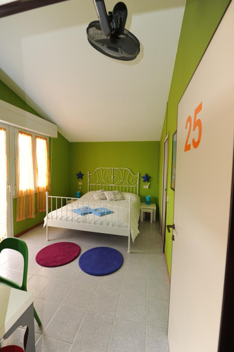 Bedroom 4, Sunflower Beach Backpacker Hostel, Rimini