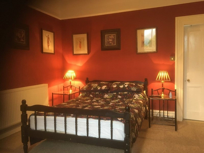 Bedroom 2, 6-bed House in Snowdonia With Your own Private pub, Gwynedd